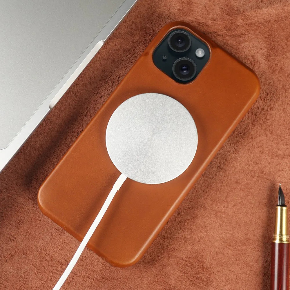 Strapazierfähige Hülle aus echtem Leder – Für iPhone 15 Pro Max (MagSafe)